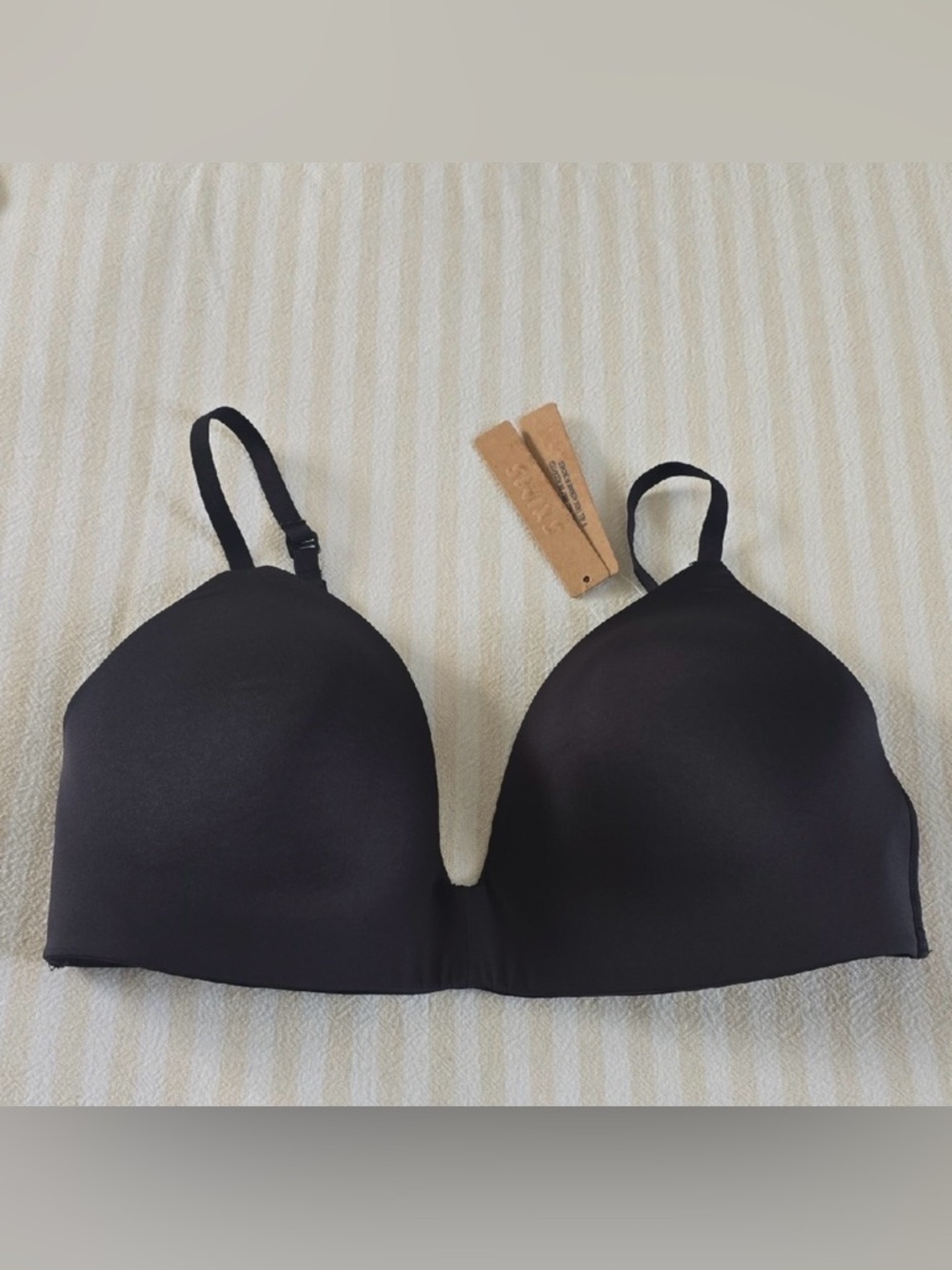 NWT SKIMS Wireless Form Lightly Lined Bra Size:32E‎ (32DD) Onyx